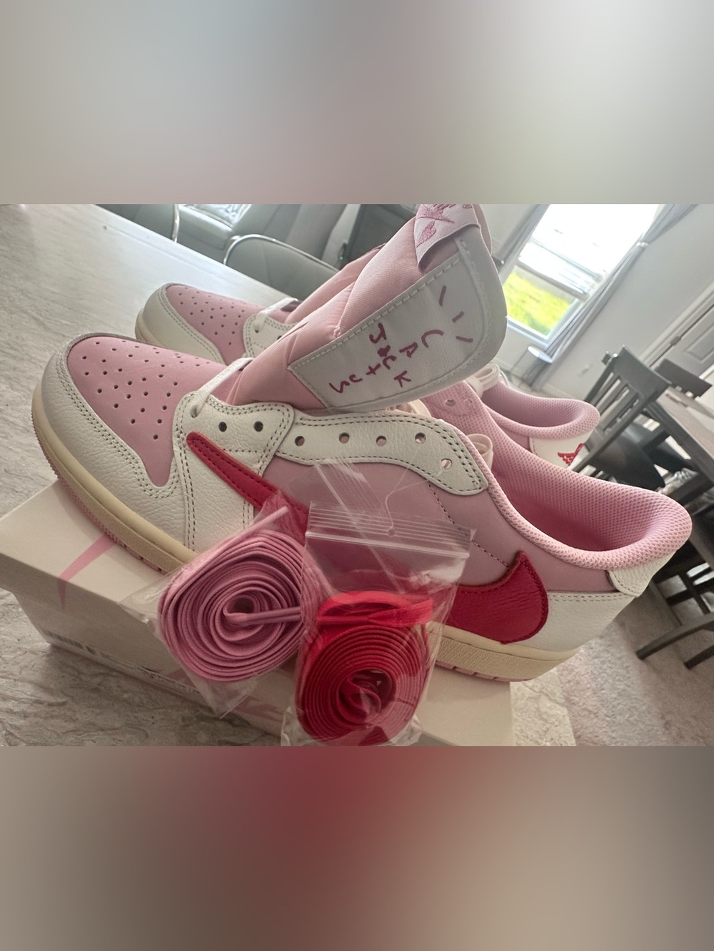 Travis Scott x Nike Jordan Low Sail/Tropic Shy-Pink DS OG - Picture 4 of 15